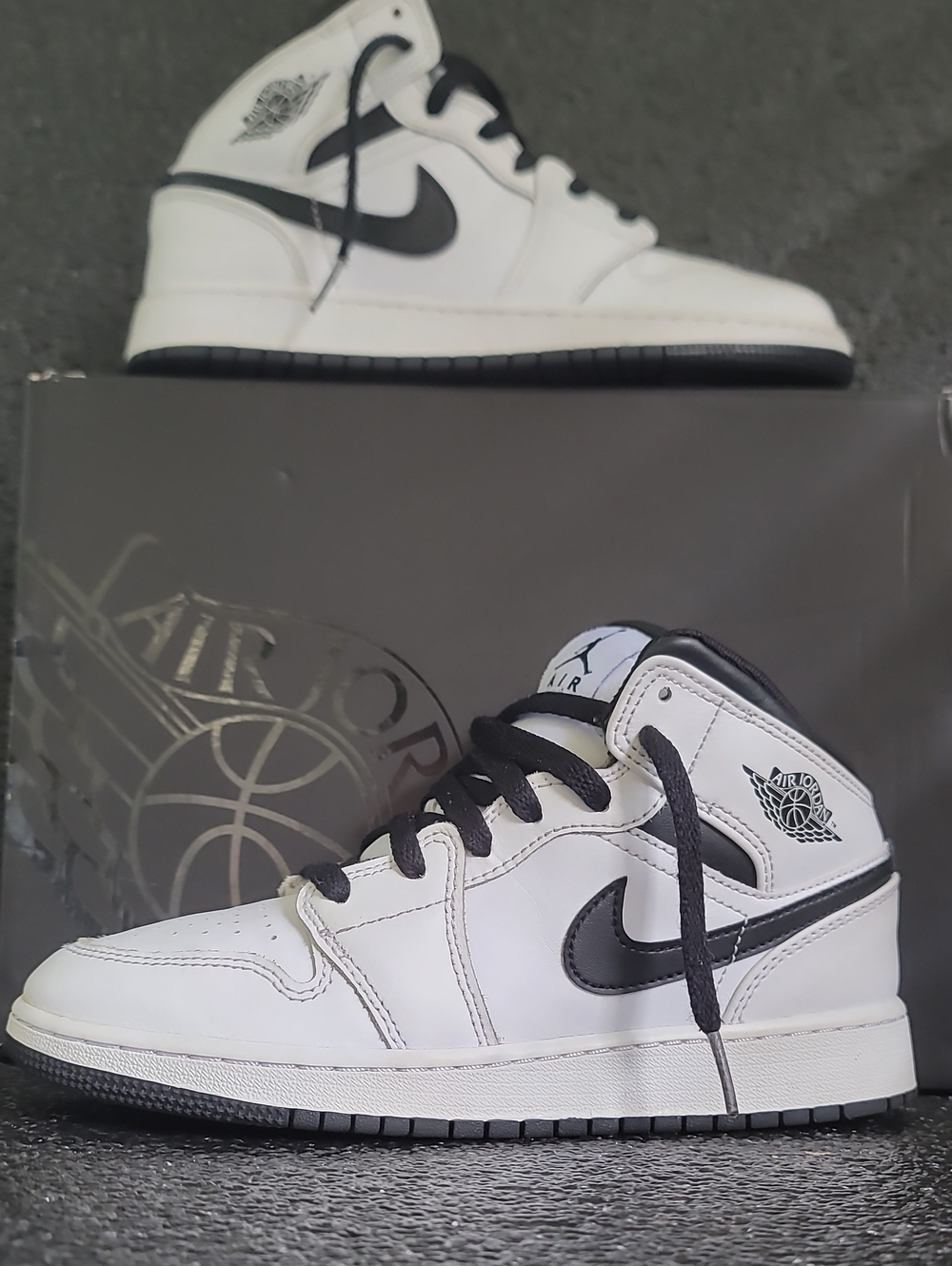 Nike Air Jordan 1 Mid "Reverse Panda" Wmns 6.5 Great Condition Fast Shipping